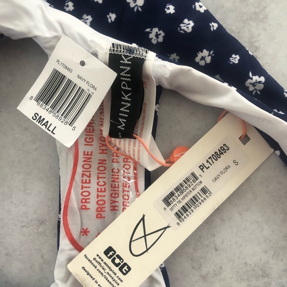 MINKPINK Mantaray 2 Pc Bikini in Navy & White Floral S NWT - Picture 6 of 6